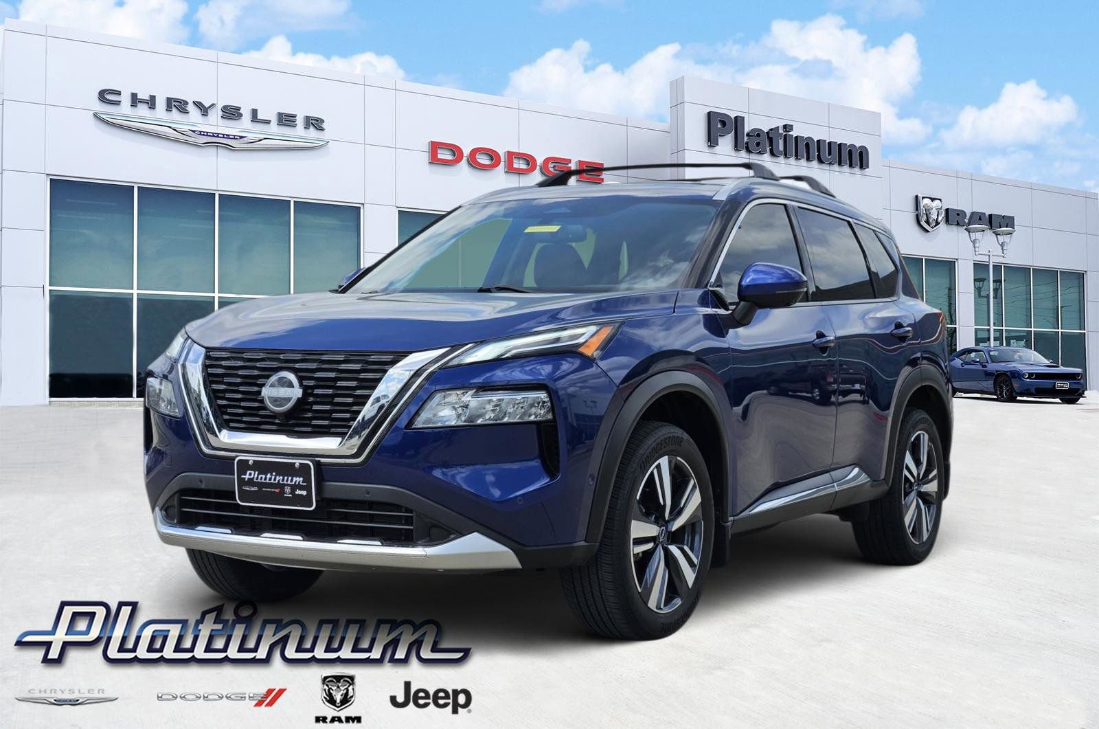 Used 2023 Nissan Rogue Platinum w/ Platinum Premium Package image 2