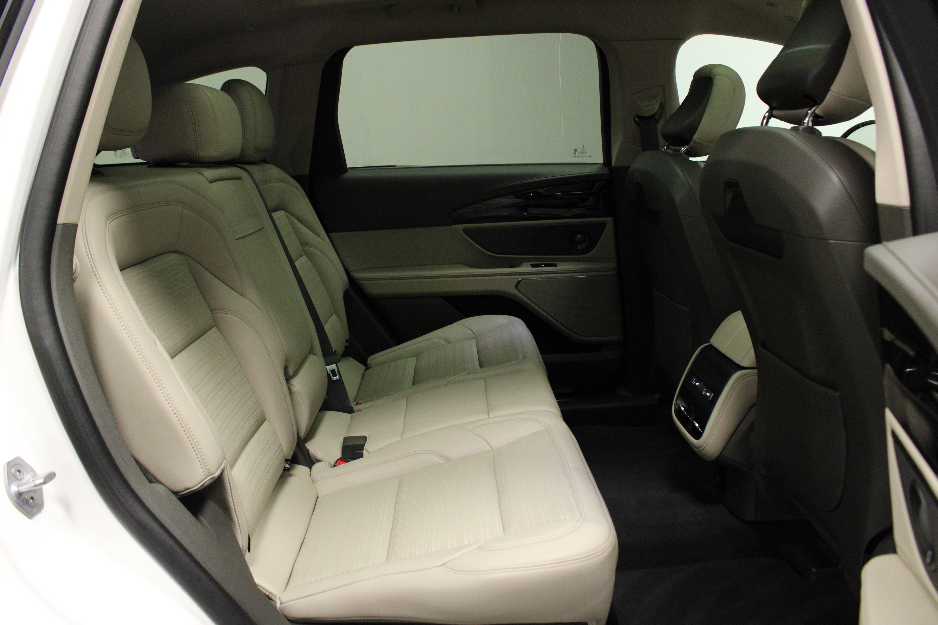 Used 2024 Lincoln Nautilus Reserve w/ Equipment Group 202A image 17