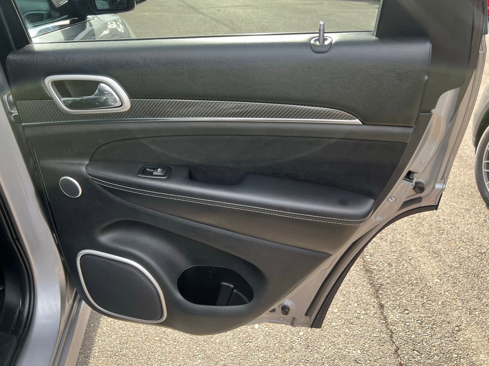 Used 2015 Jeep Grand Cherokee SRT w/ Luxury Group II image 30