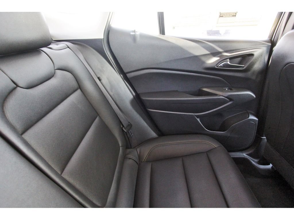Used 2025 Chevrolet Trax ACTIV w/ Sunroof Package FWD image 11