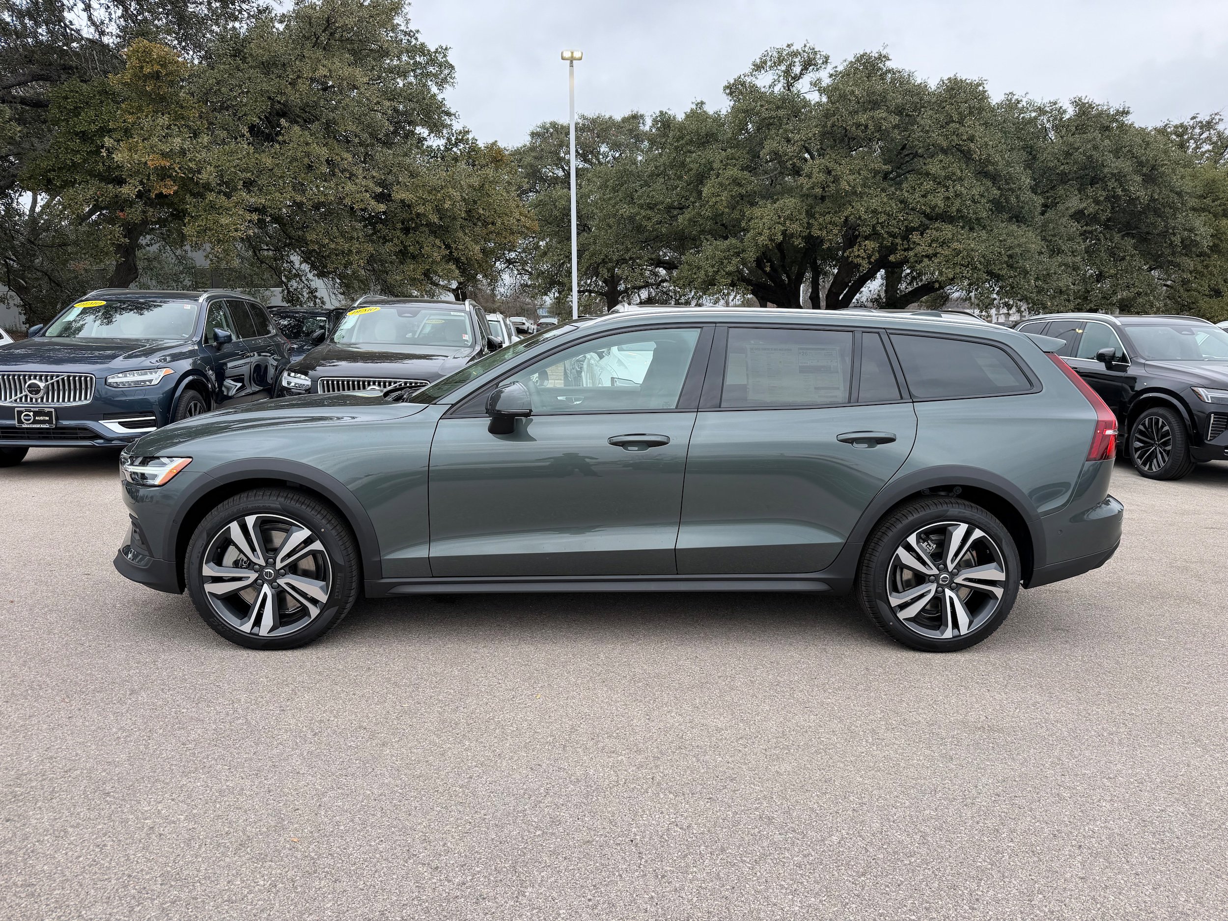 New 2026 Volvo V60 B5 Cross Country Plus w/ Protection Package Premier AWD/4WD image 3