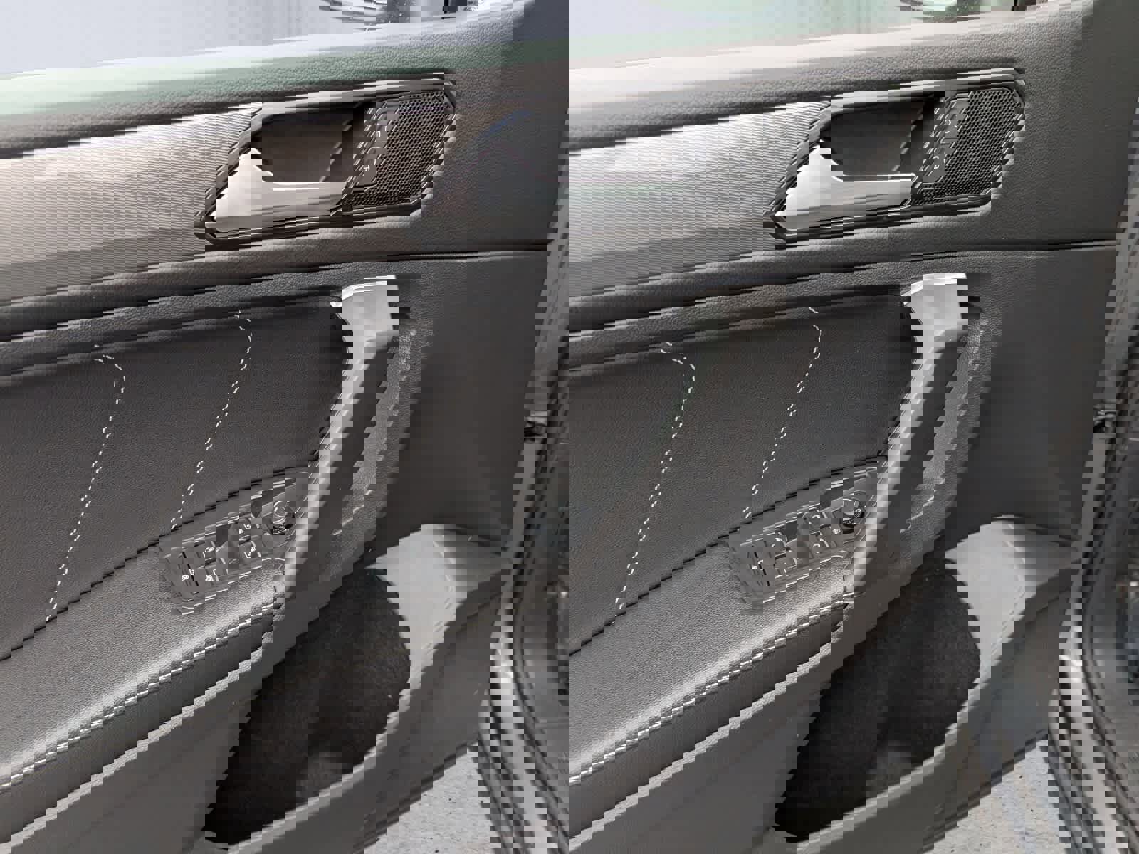 Used 2023 Volkswagen Tiguan SE image 17