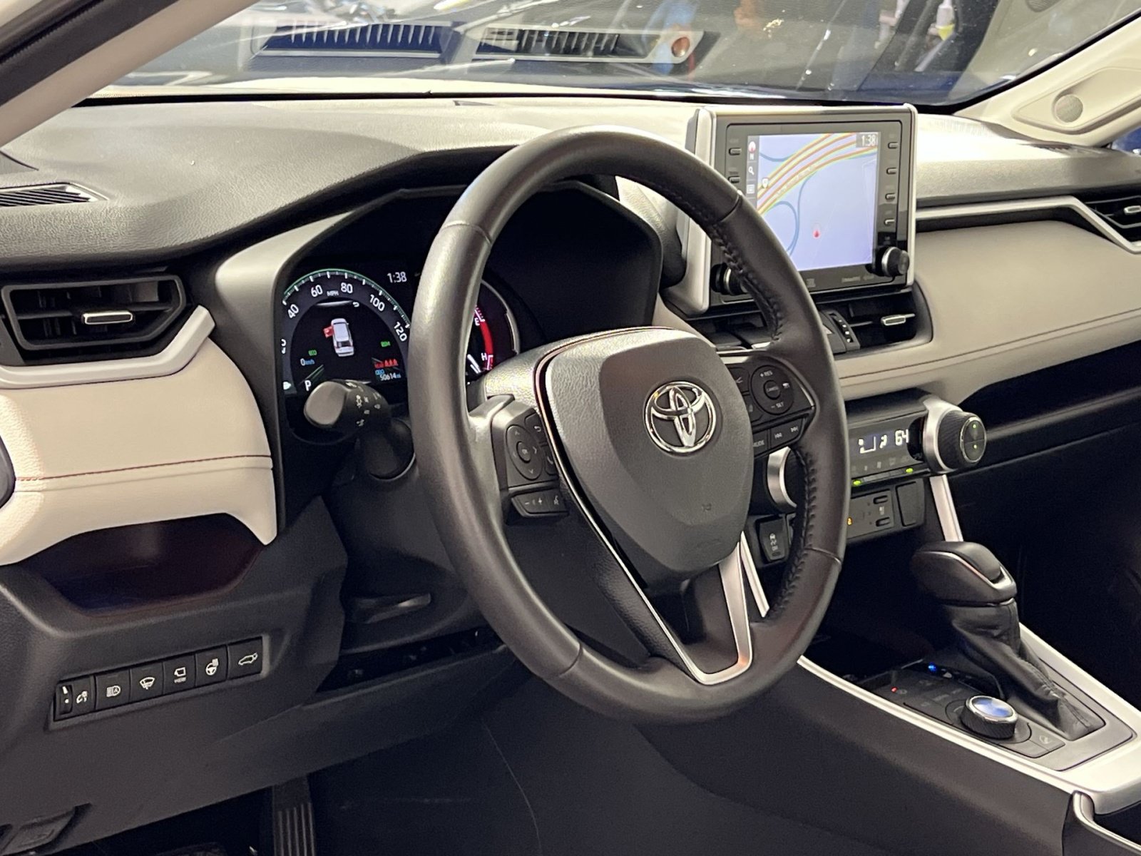 Used 2020 Toyota RAV4 Limited AWD/4WD image 16
