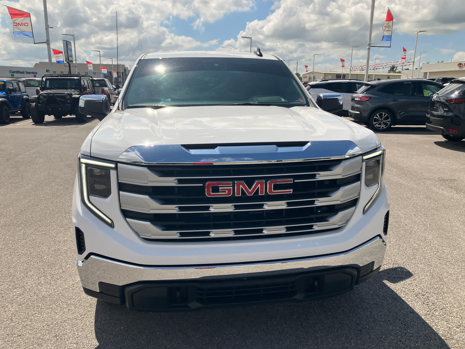 Used 2025 GMC Sierra 1500 SLE AWD/4WD image 2