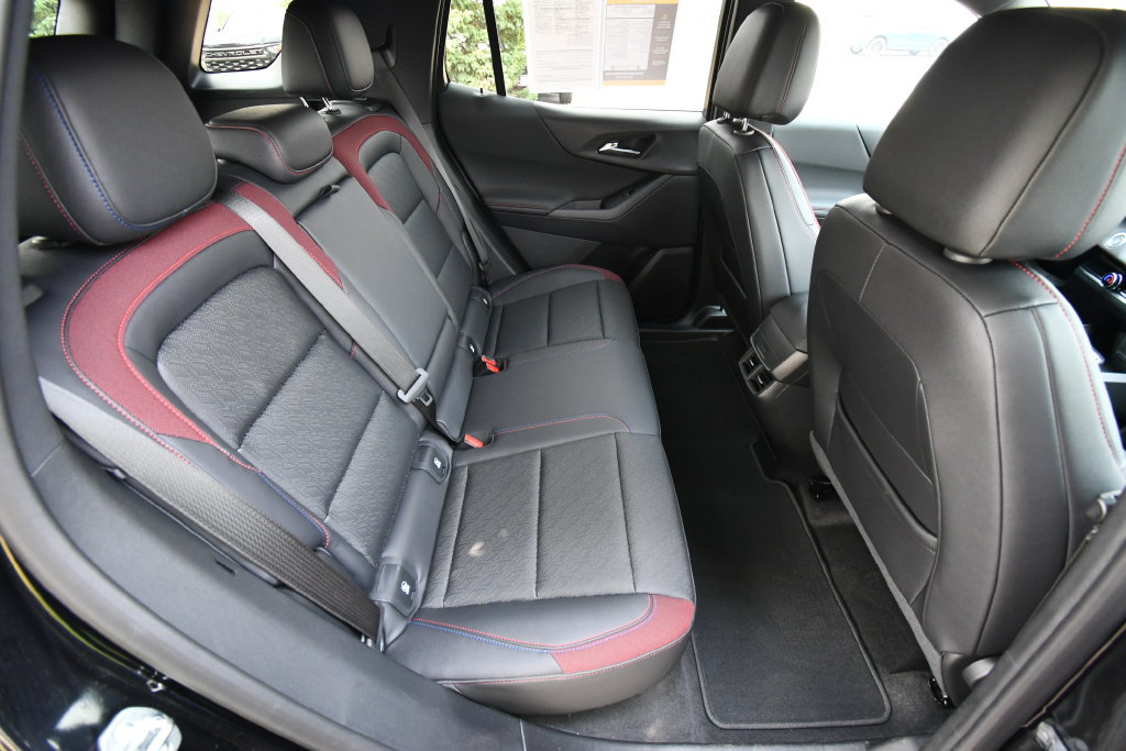 Used 2025 Chevrolet Equinox RS w/ Safety and Technology Package AWD/4WD image 17