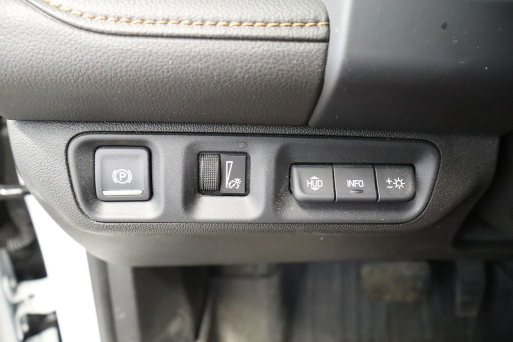 Used 2022 GMC Acadia AT4 w/ Technology Package AWD/4WD image 34