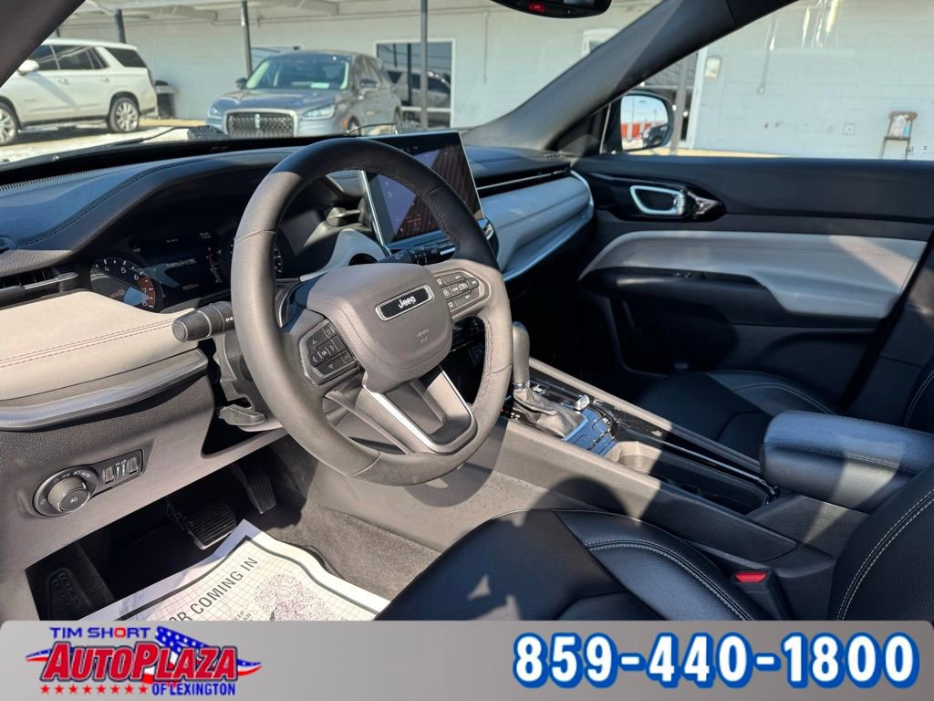 Used 2025 Jeep Compass Limited image 3