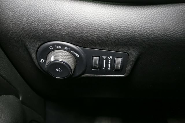 Used 2026 Jeep Compass Limited AWD/4WD image 34