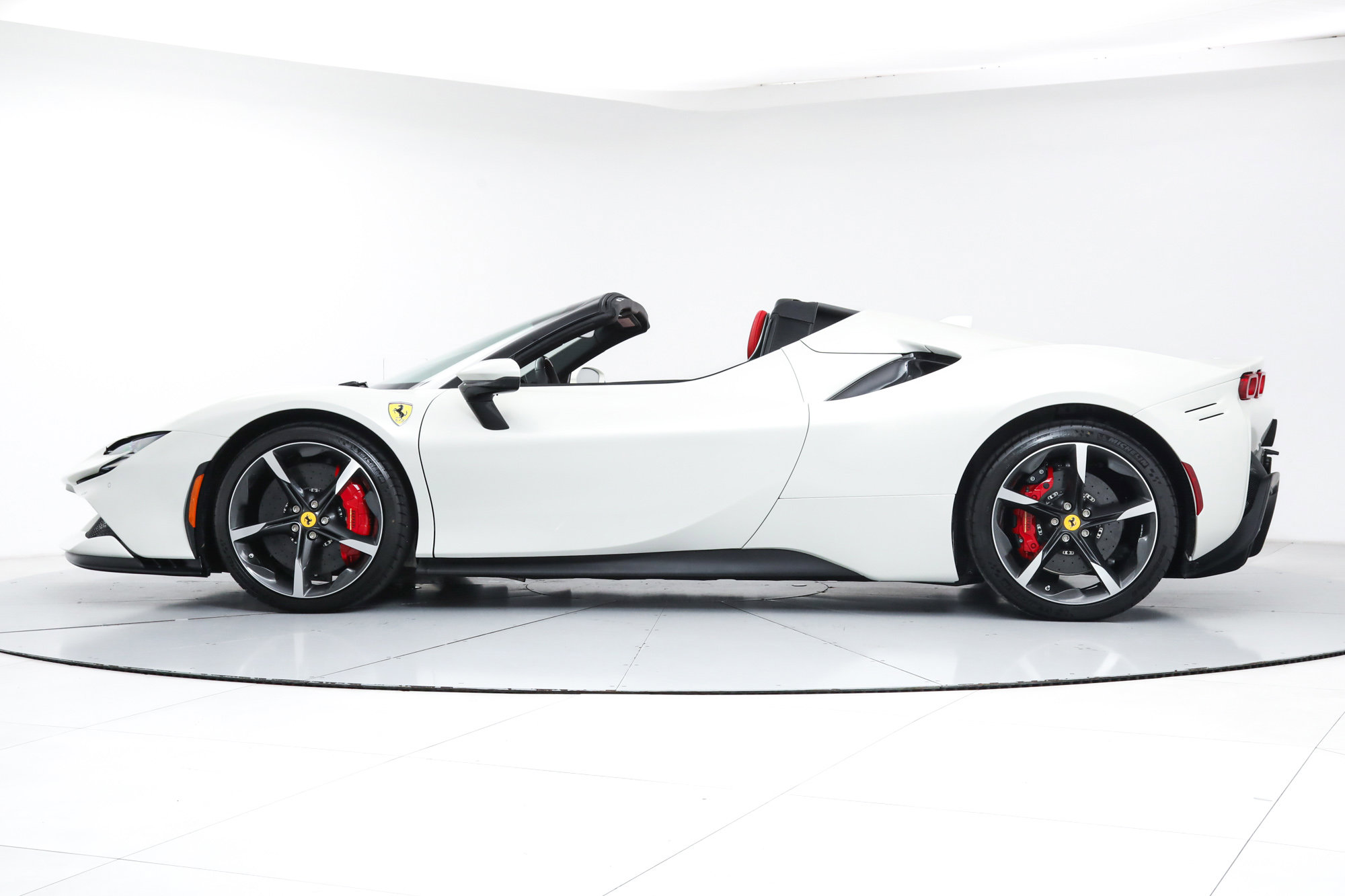Certified 2025 Ferrari SF90 Spider image 4
