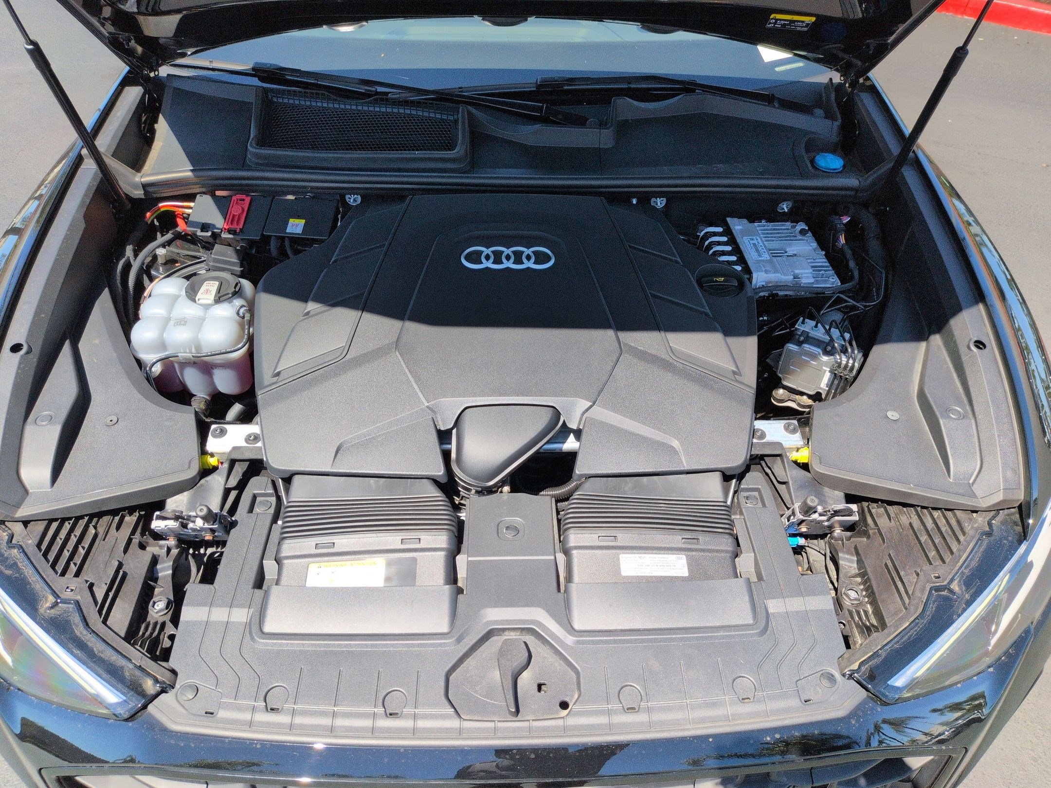 Used 2025 Audi Q8 Prestige image 34