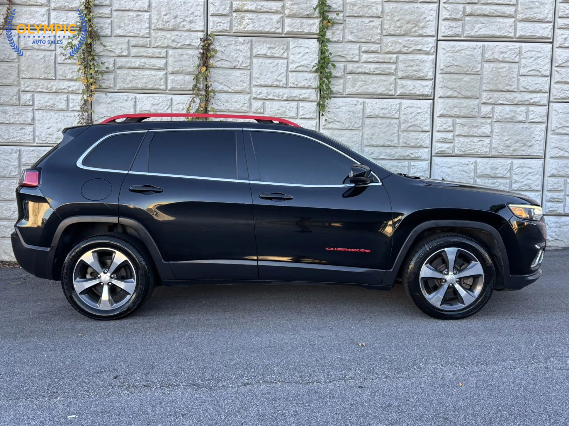 Used 2019 Jeep Cherokee Limited image 8