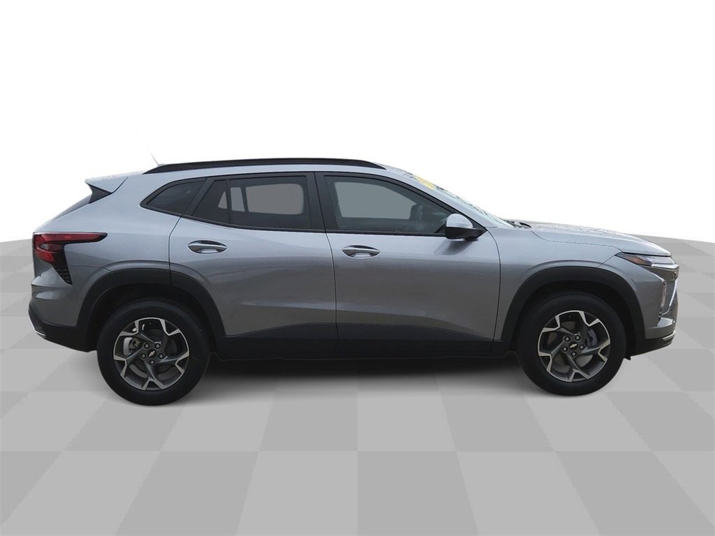 New 2025 Chevrolet Trax LT w/ Driver Confidence Package image 9