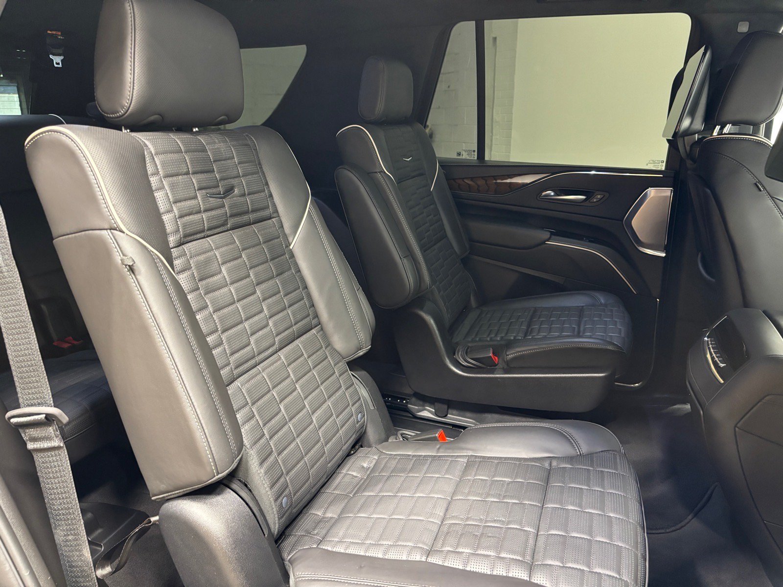 Used 2023 Cadillac Escalade Sport Platinum w/ LPO, ONYX Package AWD/4WD image 39