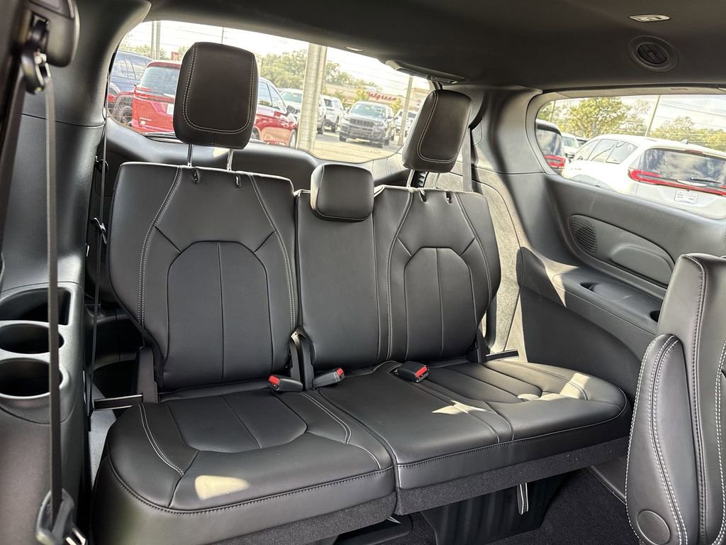 New 2026 Chrysler Pacifica Select image 26
