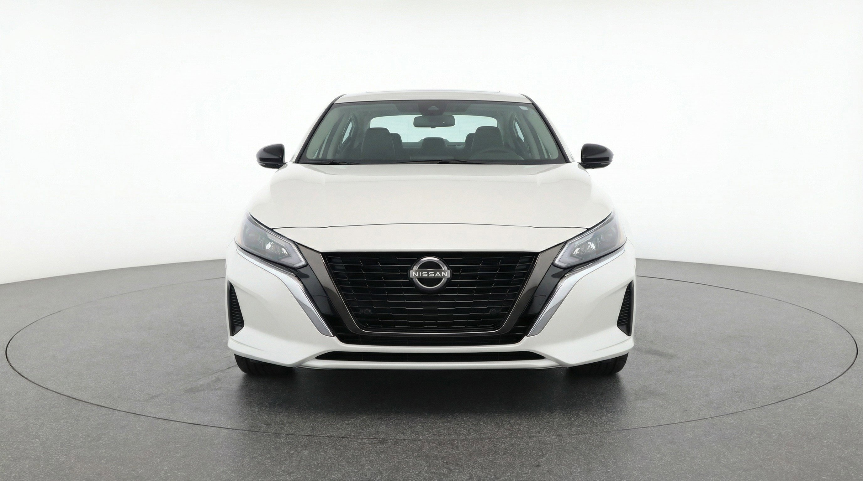 Used 2025 Nissan Altima 2.5 SV image 2