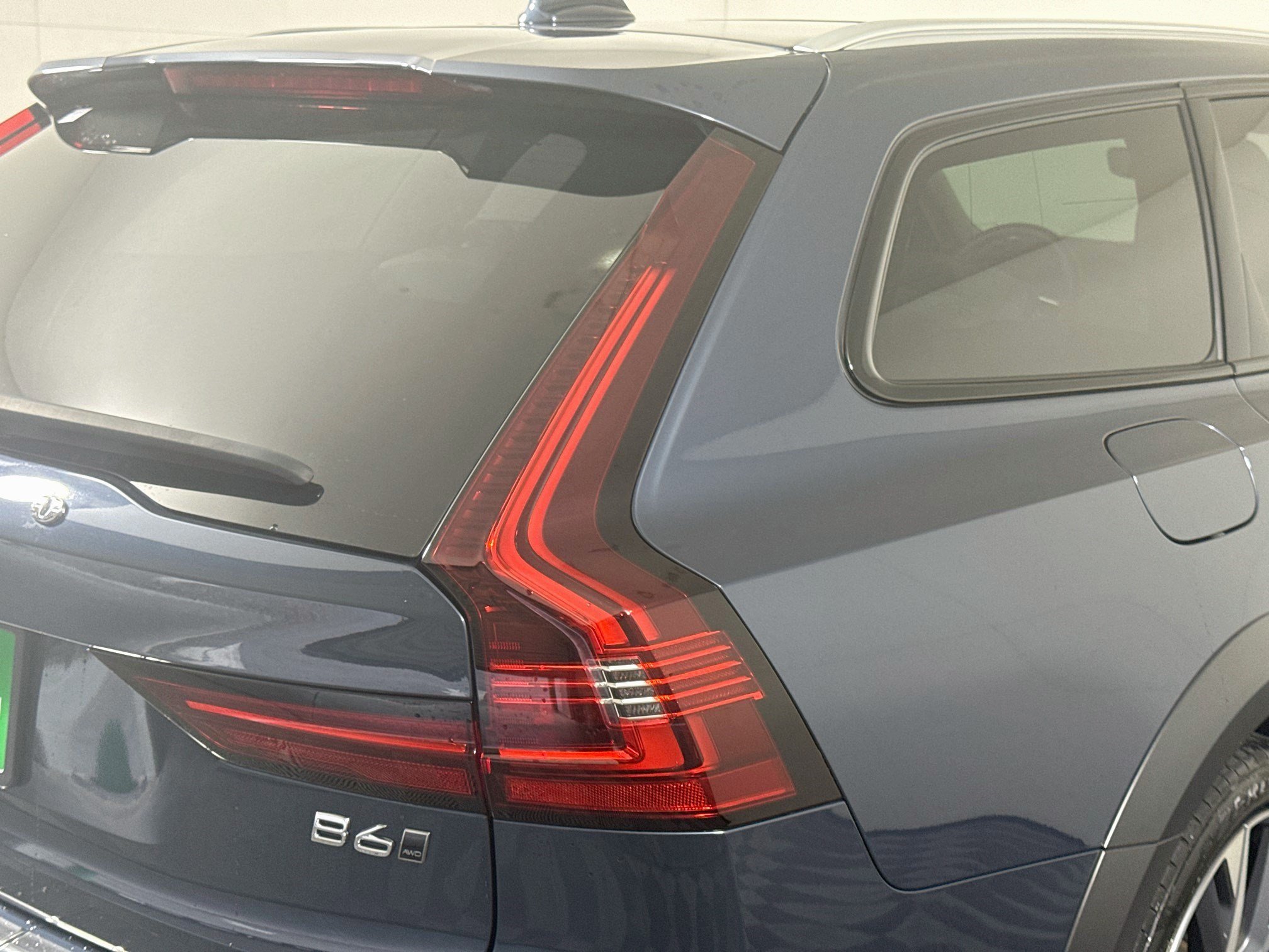 Used 2025 Volvo V90 B6 Cross Country Ultra w/ Protection Package Premier AWD/4WD image 34