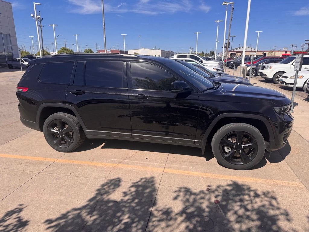 Used 2023 Jeep Grand Cherokee L Altitude AWD/4WD image 2