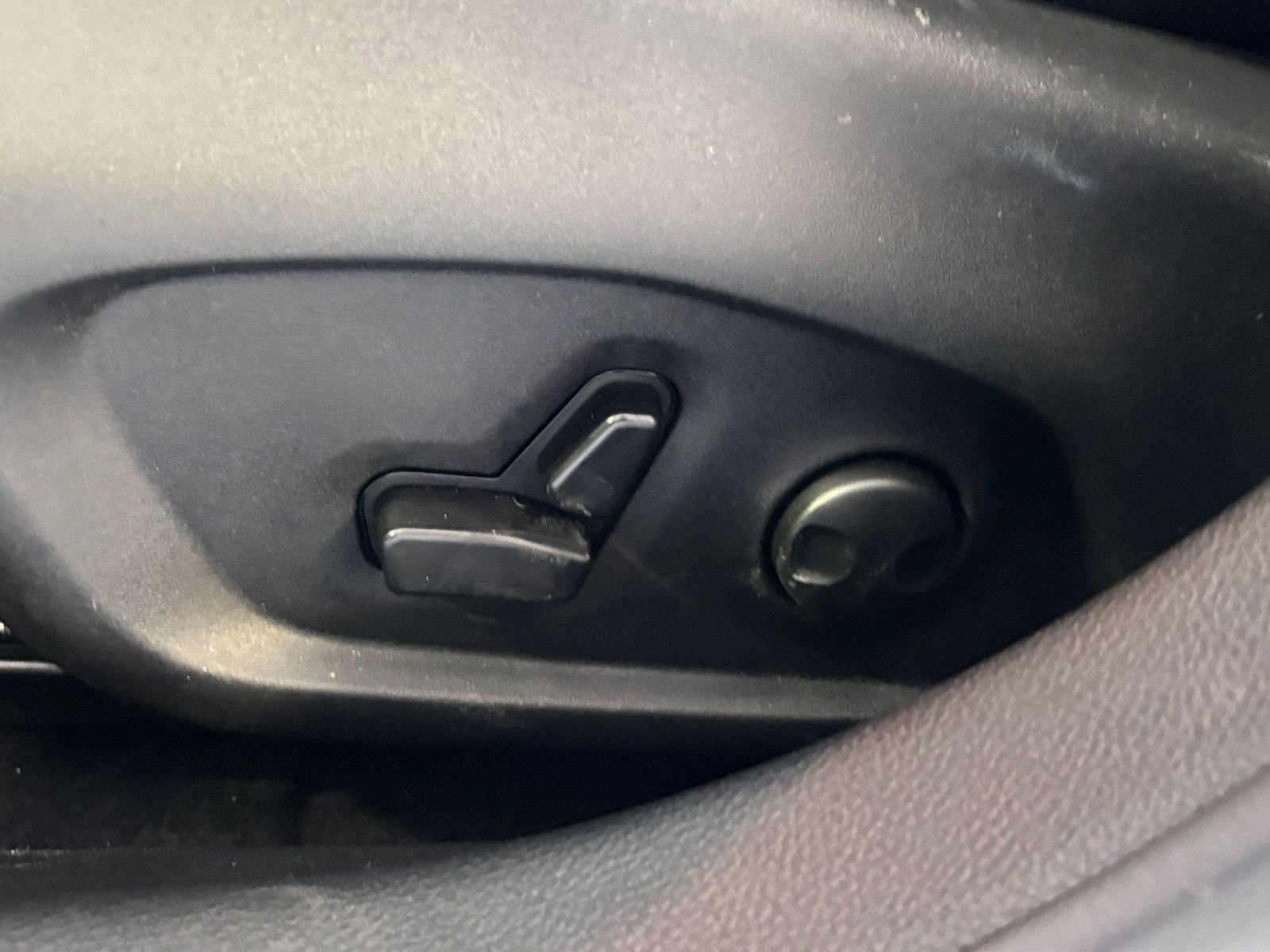 Used 2025 Jeep Compass Limited image 23