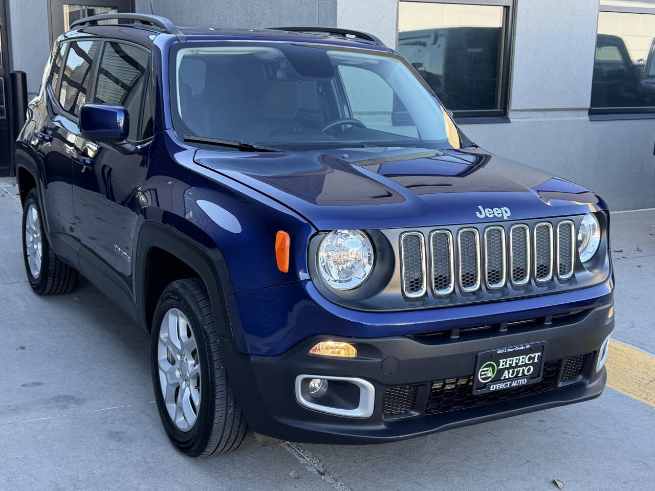 Used 2017 Jeep Renegade Latitude w/ Cold Weather Group AWD/4WD image 7