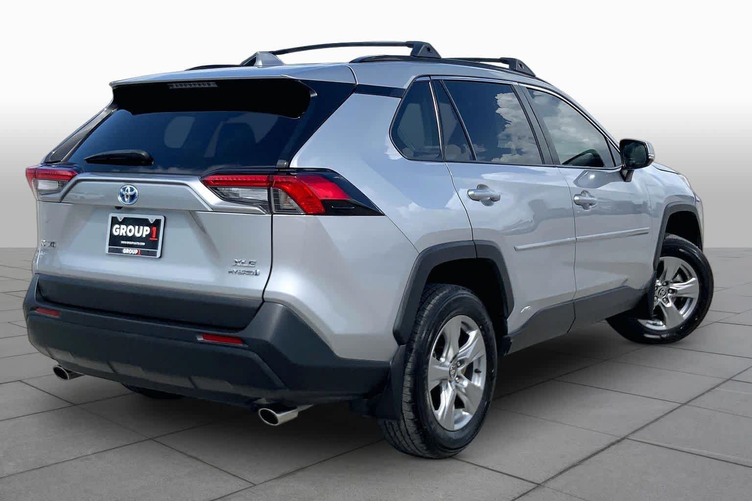 Used 2024 Toyota RAV4 XLE AWD/4WD image 12