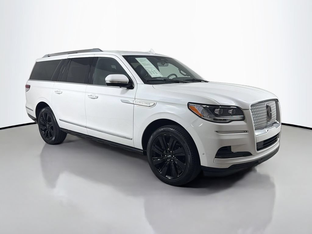 Certified 2023 Lincoln Navigator L Reserve RWD image 3