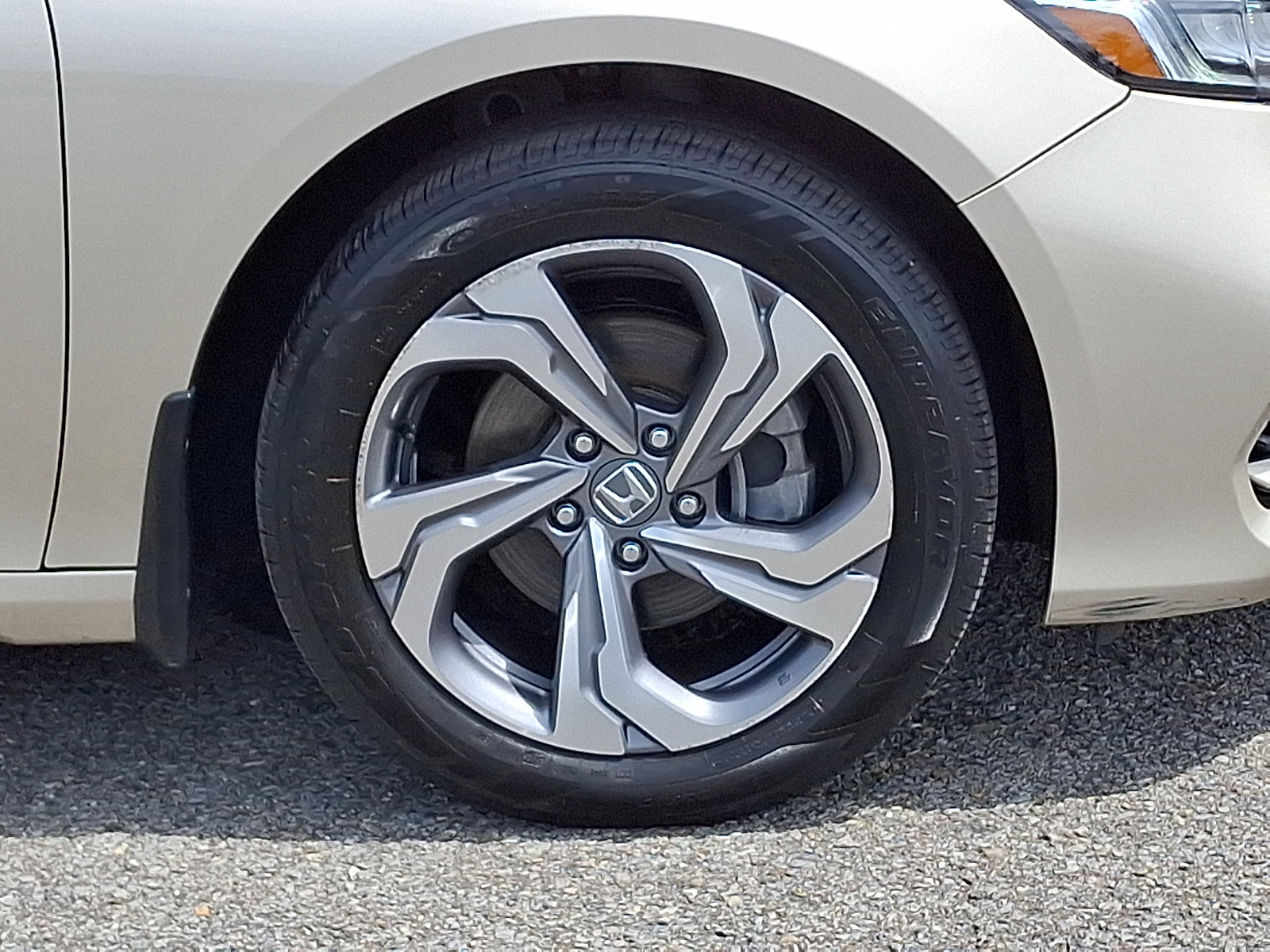 Used 2018 Honda Accord EX image 8