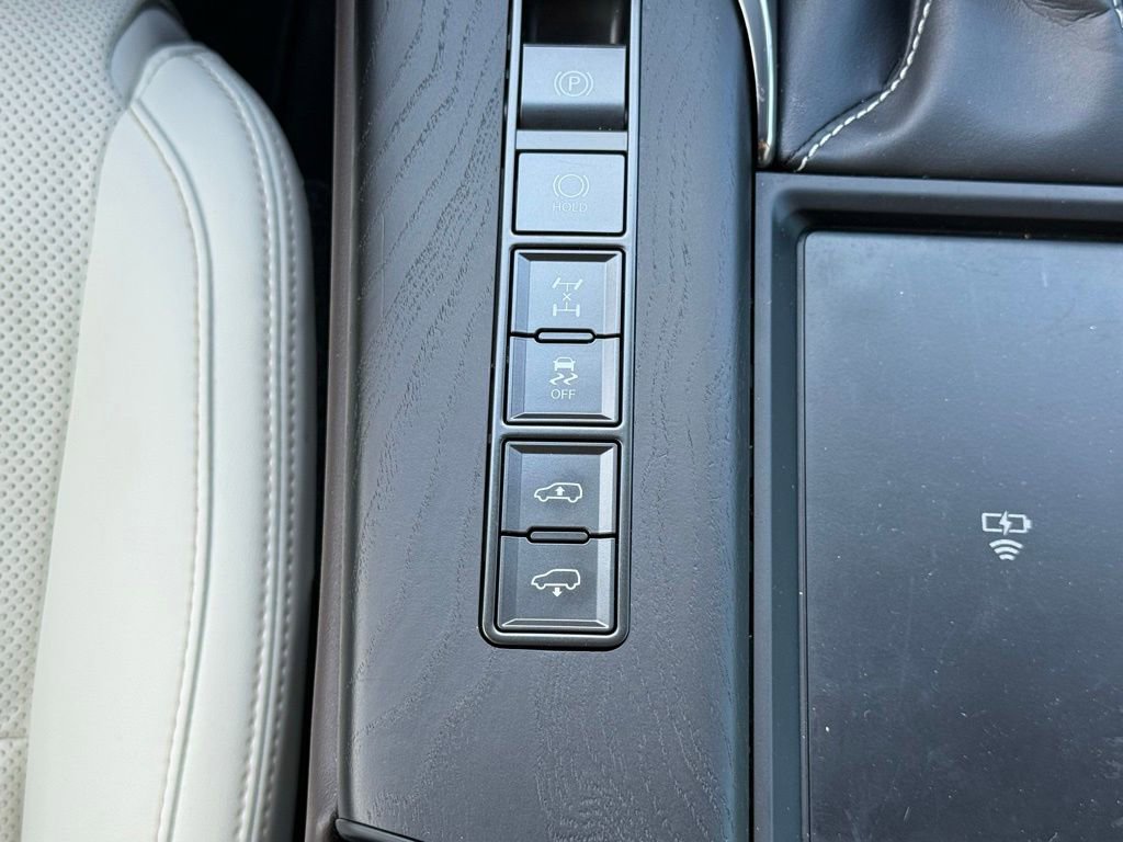 Used 2024 Lexus LX 600 4WD w/ Luxury Package image 22