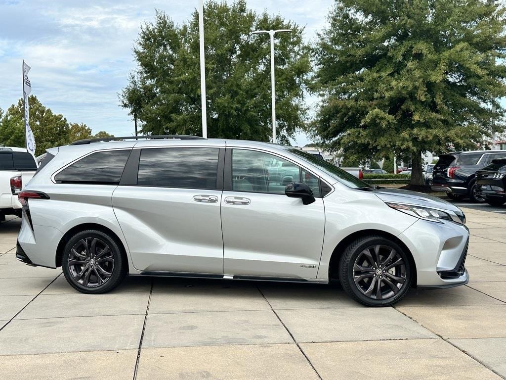 Used 2021 Toyota Sienna XSE image 5