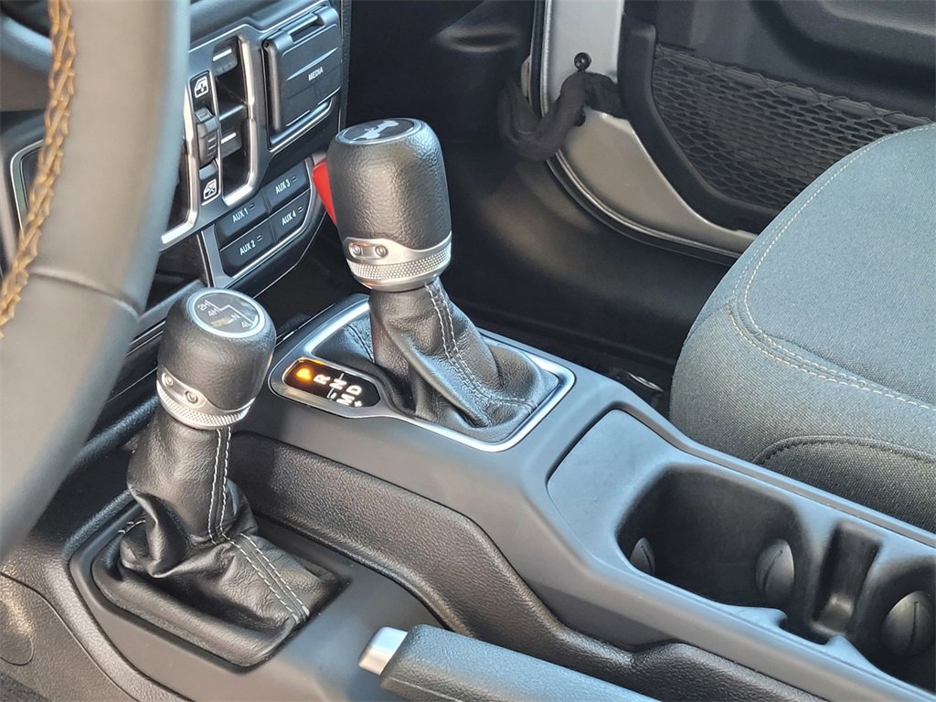 Used 2024 Jeep Wrangler Sahara image 19