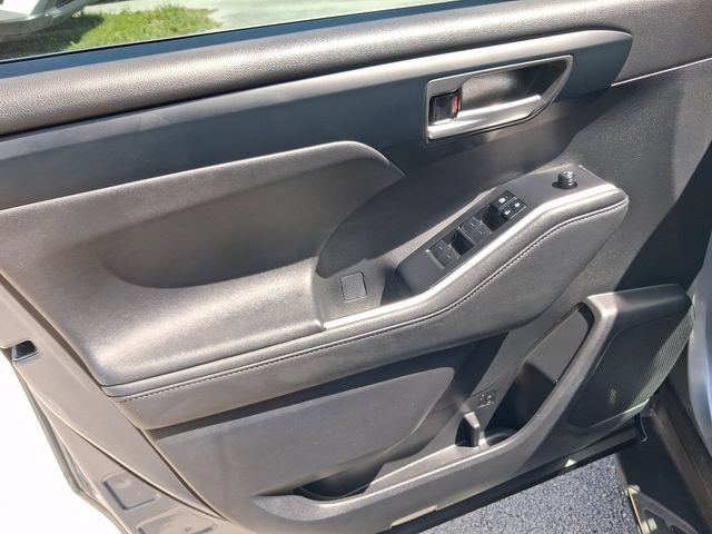 Used 2023 Toyota Highlander XLE FWD image 13