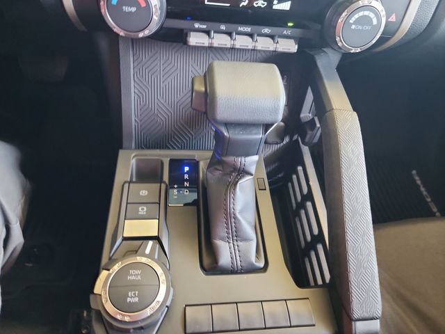 Used 2025 Toyota Tacoma SR5 AWD/4WD image 18