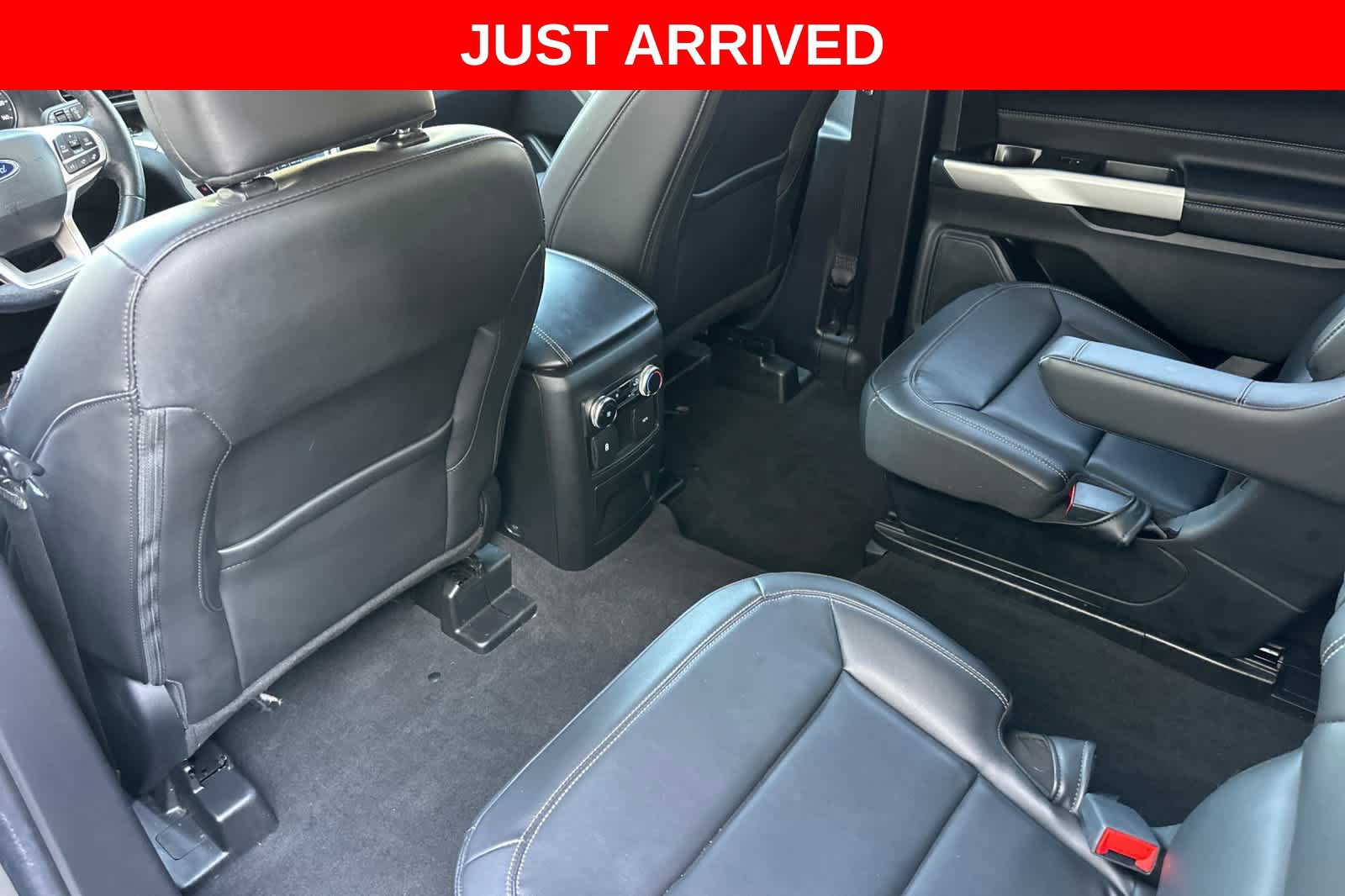 Certified 2022 Ford Explorer XLT w/ Equipment Group 202A RWD image 4