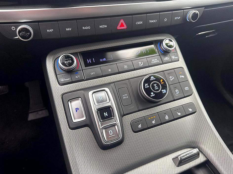 Certified 2025 Hyundai Palisade SEL image 18