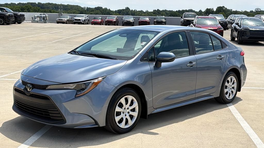 Used 2025 Toyota Corolla LE FWD image 2