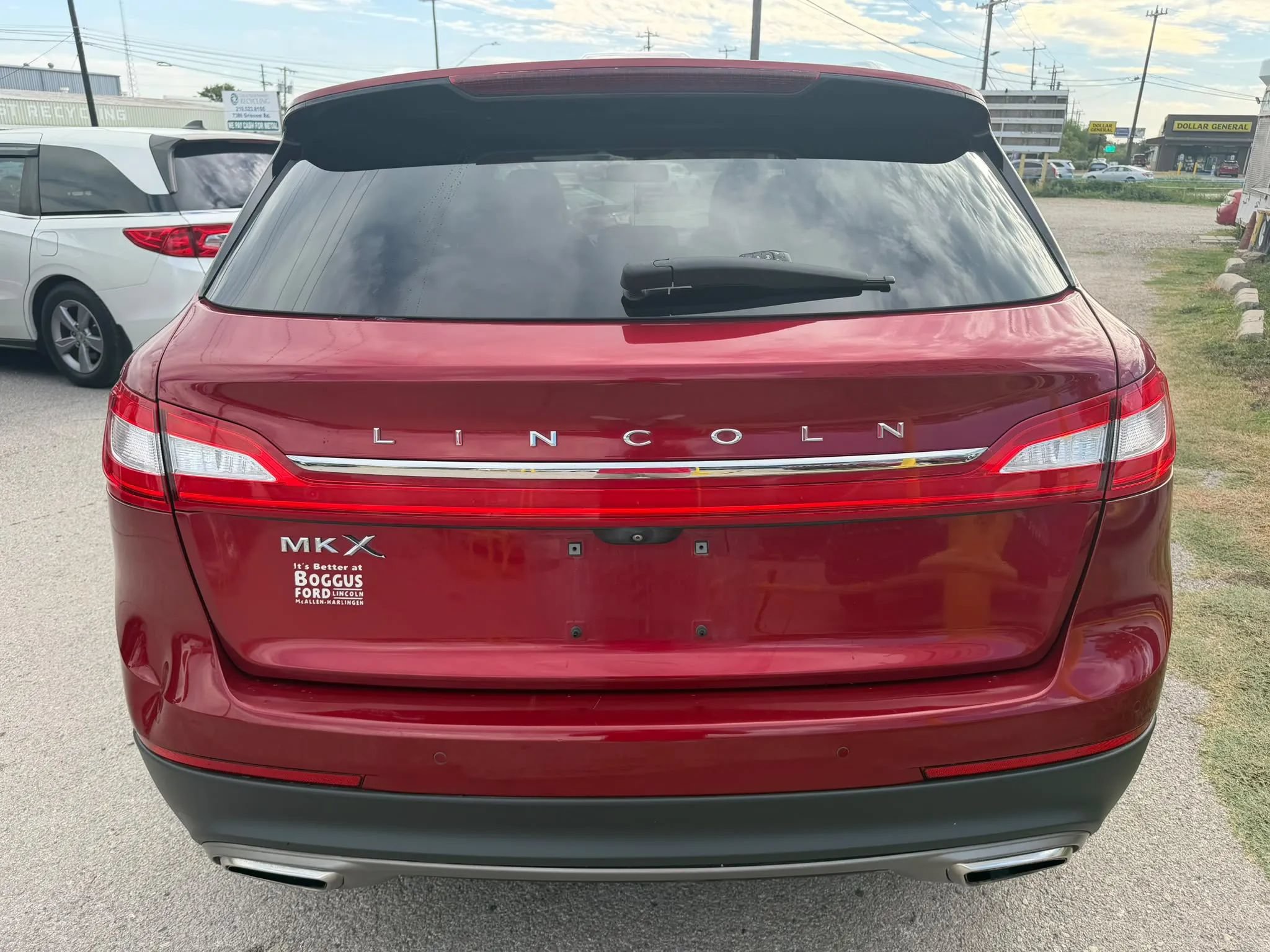 Used 2017 Lincoln MKX Select w/ Select Plus Package FWD image 2
