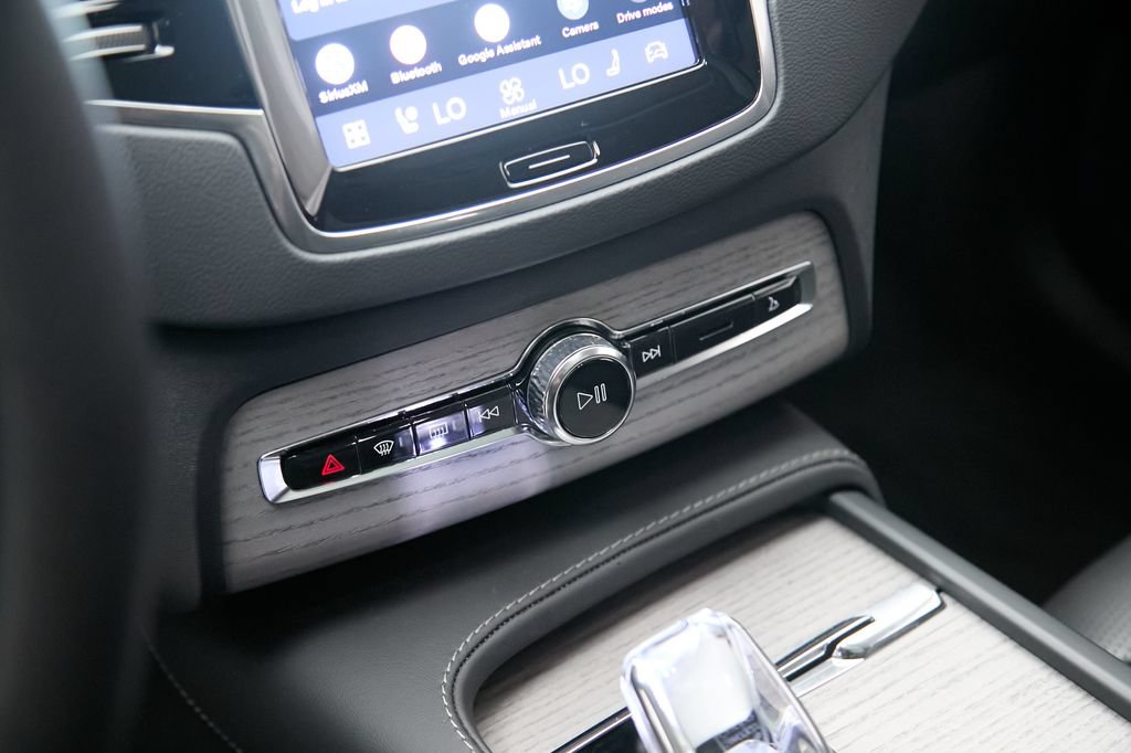 Certified 2024 Volvo XC90 T8 Ultimate w/ Protection Package Premier AWD/4WD image 15