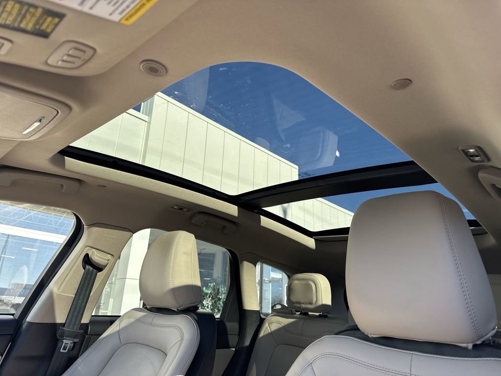 Used 2025 Lincoln Corsair Grand Touring w/ Equipment Group 302A image 16