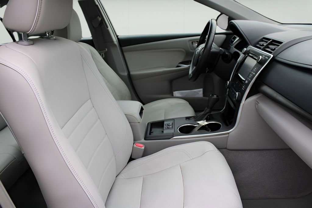 Used 2015 Toyota Camry XLE w/ Moonroof Package FWD image 24