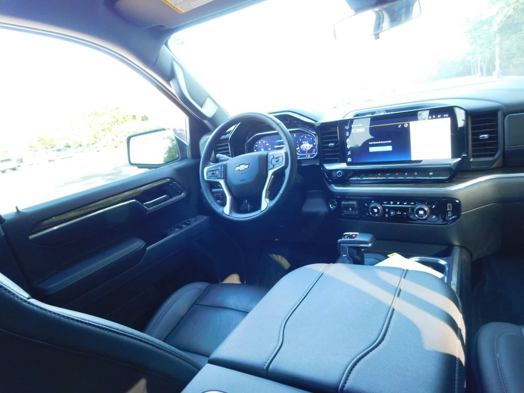 Used 2025 Chevrolet Silverado 1500 LT w/ Z71 Off-Road Package AWD/4WD image 2