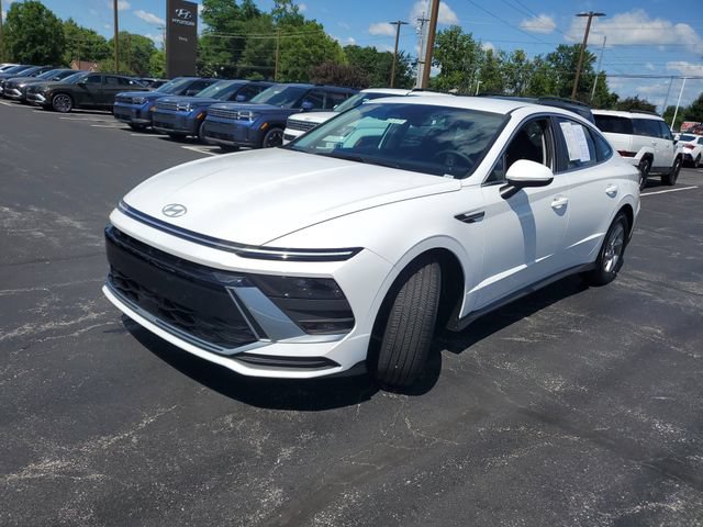 Certified 2025 Hyundai Sonata SE FWD image 2