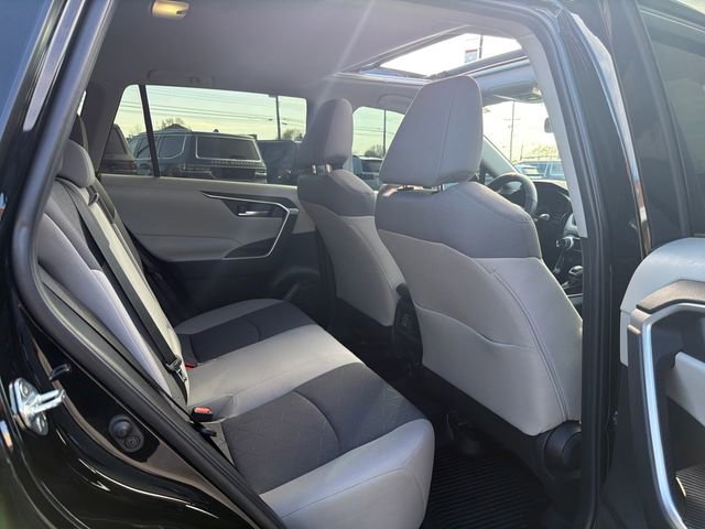 Used 2022 Toyota RAV4 XLE w/ Convenience Package image 30