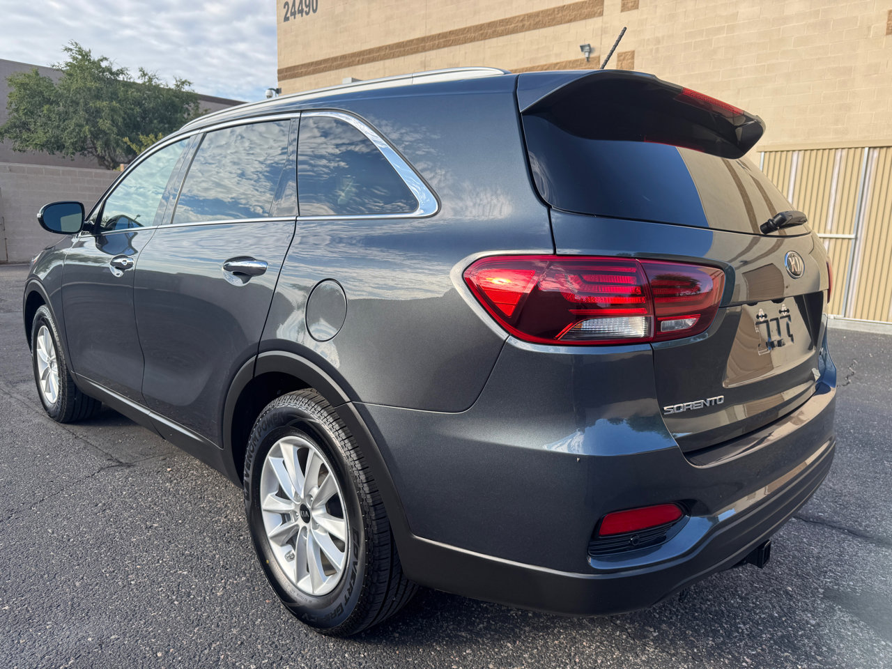 Used 2020 Kia Sorento LX w/ LX I4 Convenience Package image 6