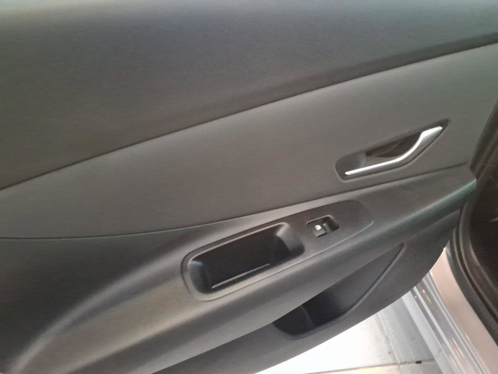 Certified 2025 Hyundai Elantra Limited image 16