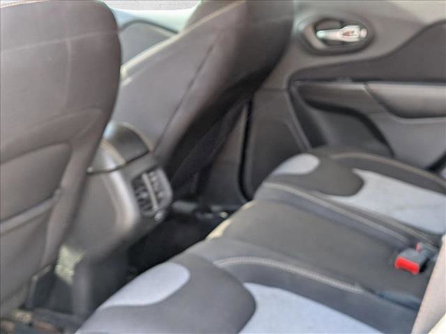 Used 2017 Jeep Cherokee Sport image 13