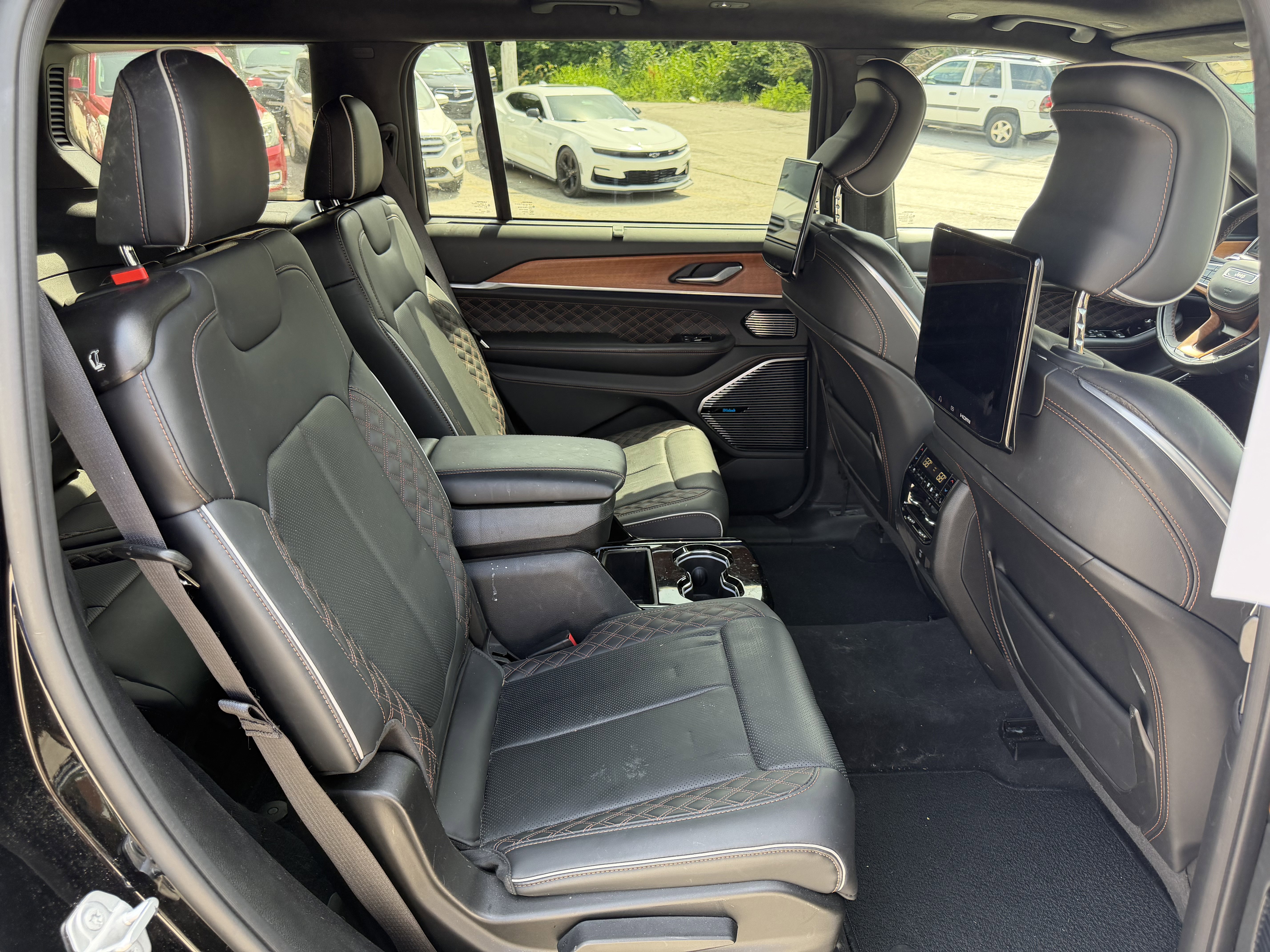 Used 2023 Jeep Grand Cherokee L Summit AWD/4WD image 10