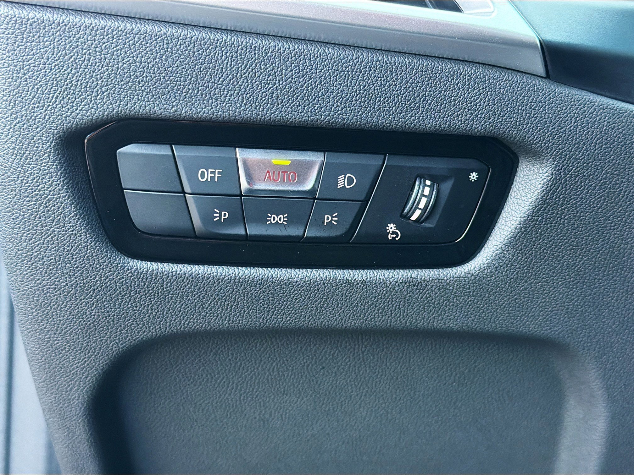 Used 2025 BMW M2 w/ Lighting Package image 35