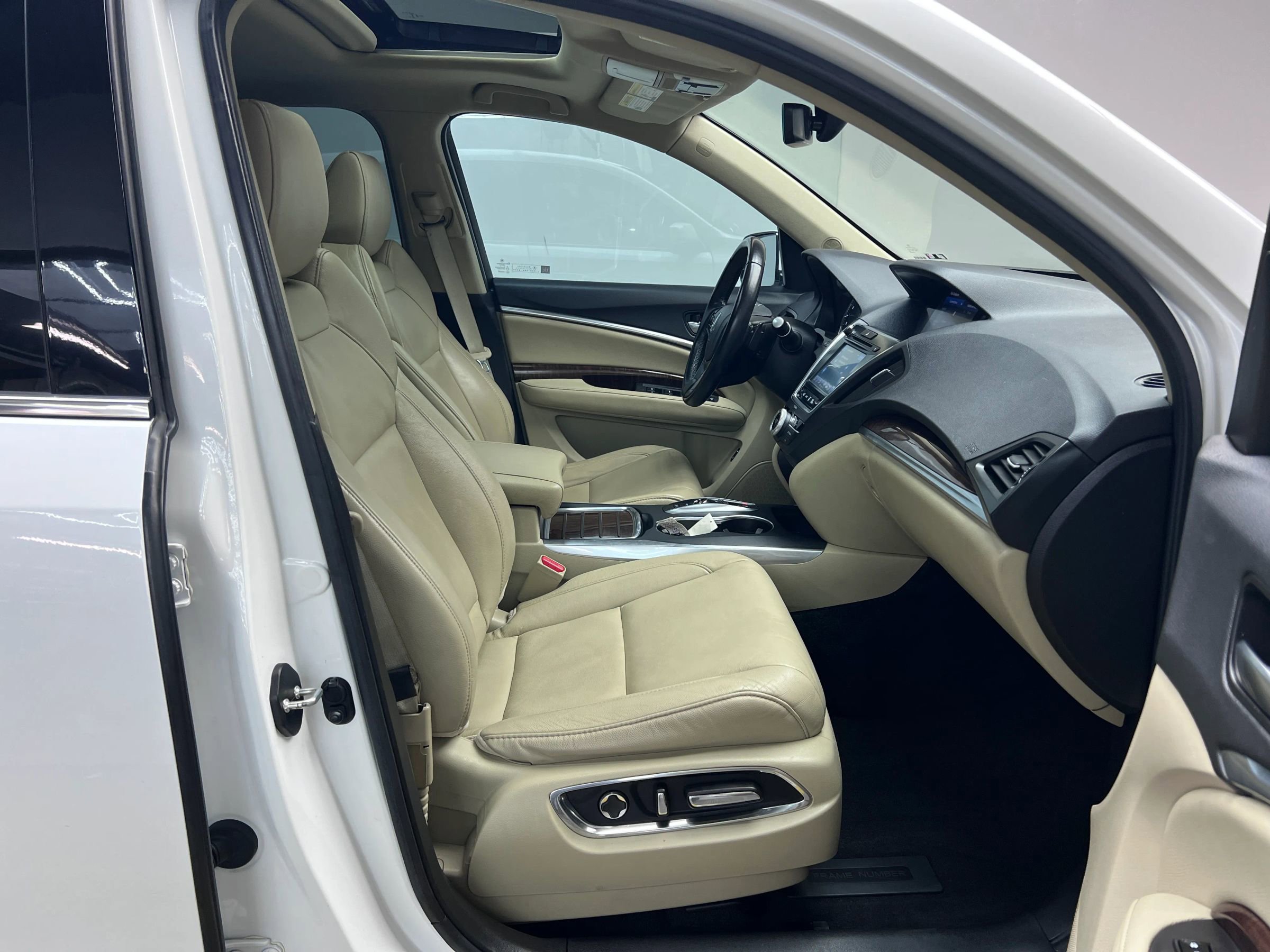 Used 2020 Acura MDX FWD image 27