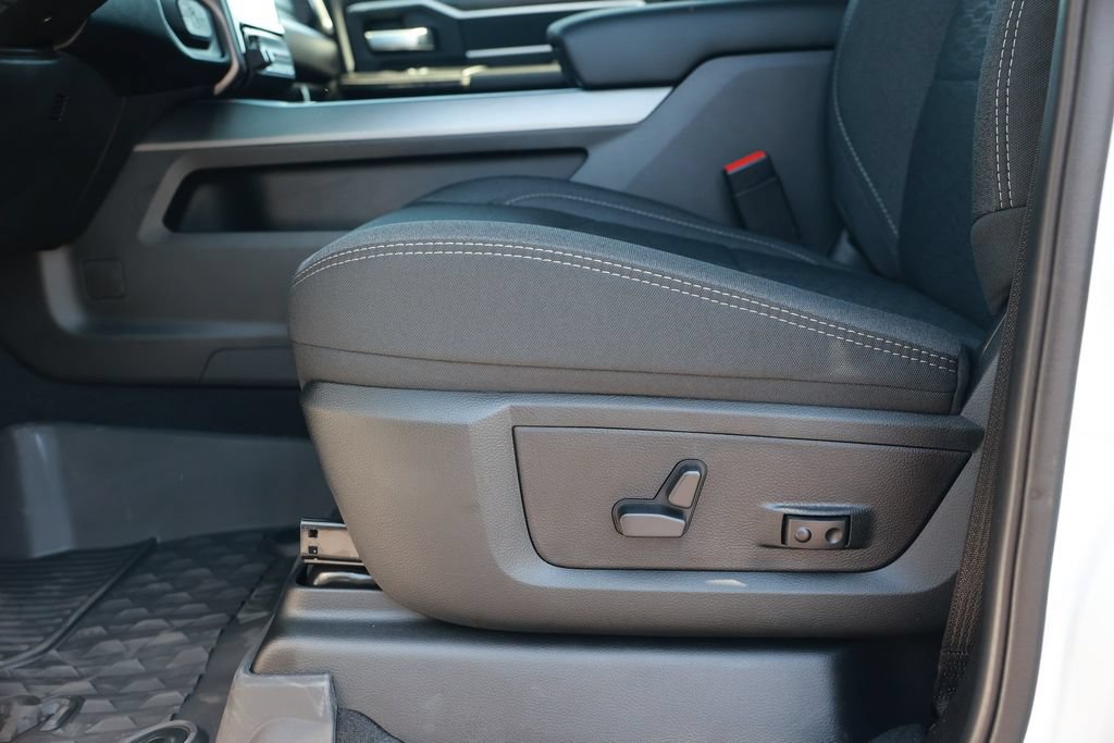 New 2026 RAM 3500 Big Horn AWD/4WD image 18
