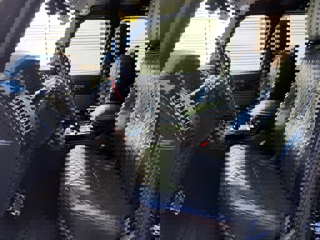 Used 2019 Land Rover Range Rover SV Autobiography Dynamic image 28