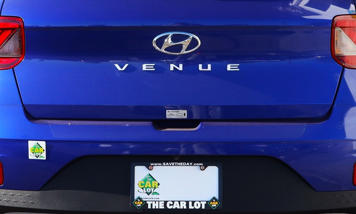 Used 2024 Hyundai Venue SEL image 21